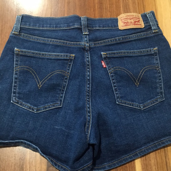 Genuine Levi’s Denim Shorts. - Picture 2 of 4